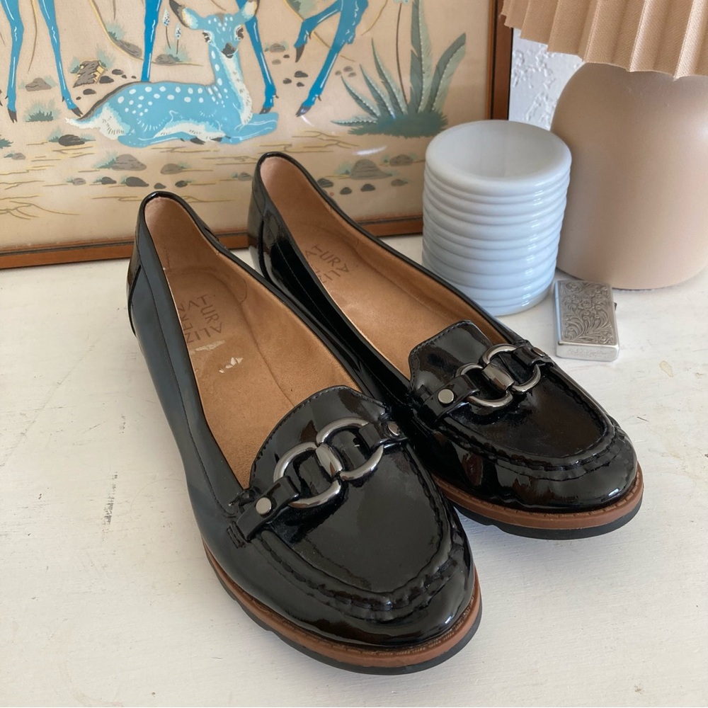 Naturalizer Loafer Comfort Shoe Patent Leather Flats Link Detail